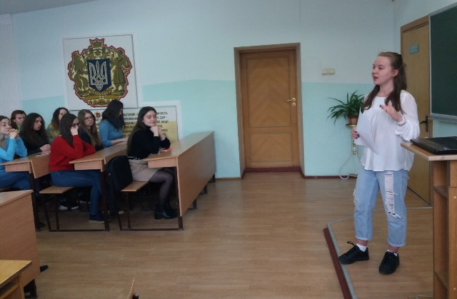 Турківська Вікторія розповідає про англіцизми в сучасній німецькій та українській пресі